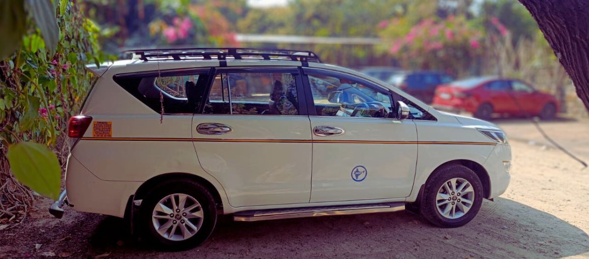 crysta cabs in delhi